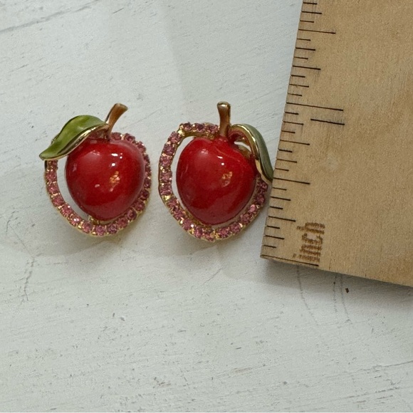 Gorgeous Vintage Vendome Crystal Rhinestones Clip On Apple Earrings - Picture 12 of 12